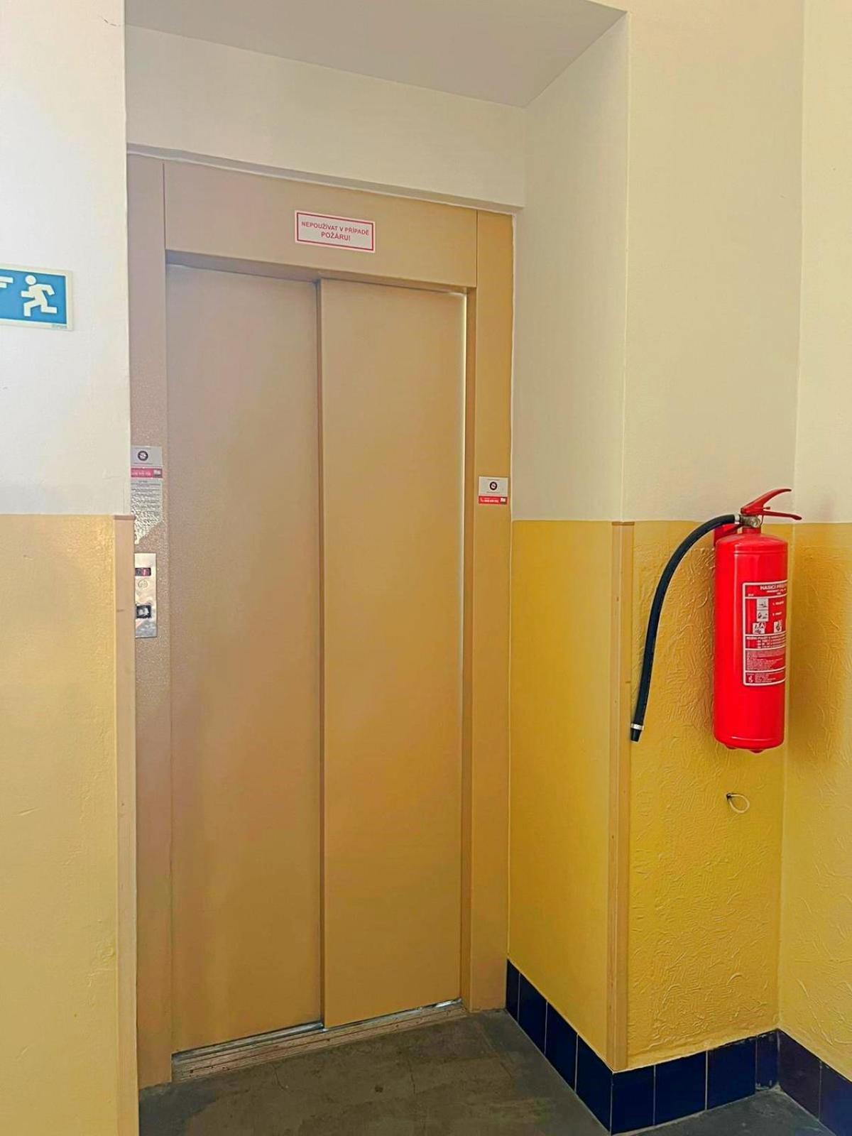 Mezonetovy Apartman V Centru Praga Esterno foto
