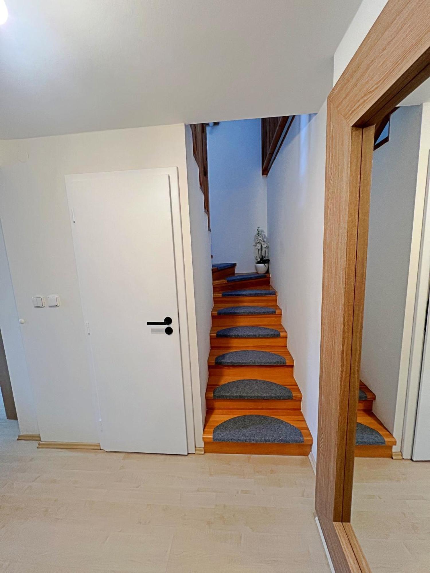 Mezonetovy Apartman V Centru Praga Esterno foto
